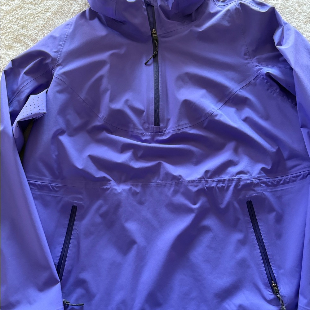 Lululemon waterproof pullover size 10